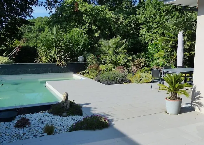 Standing Piscine Privee En Ecrin De Verdure Mérignac