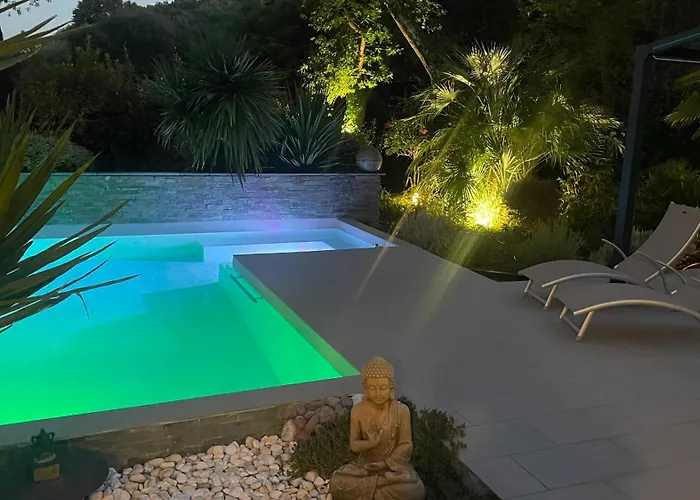 Standing Piscine Privee En Ecrin De Verdure Villa Mérignac